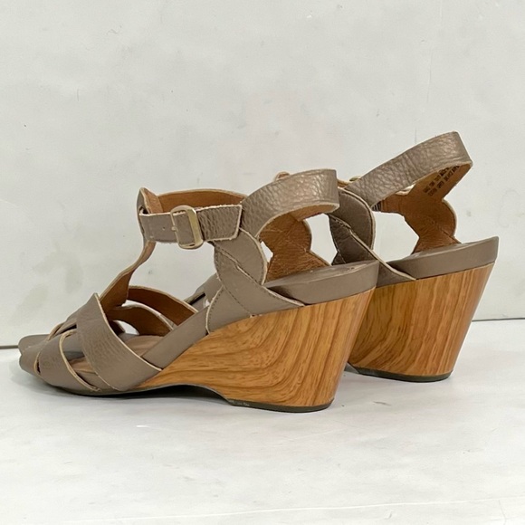 Clarks Artisan Women’s Wedge Strappy Leather Sandals - Picture 4 of 9